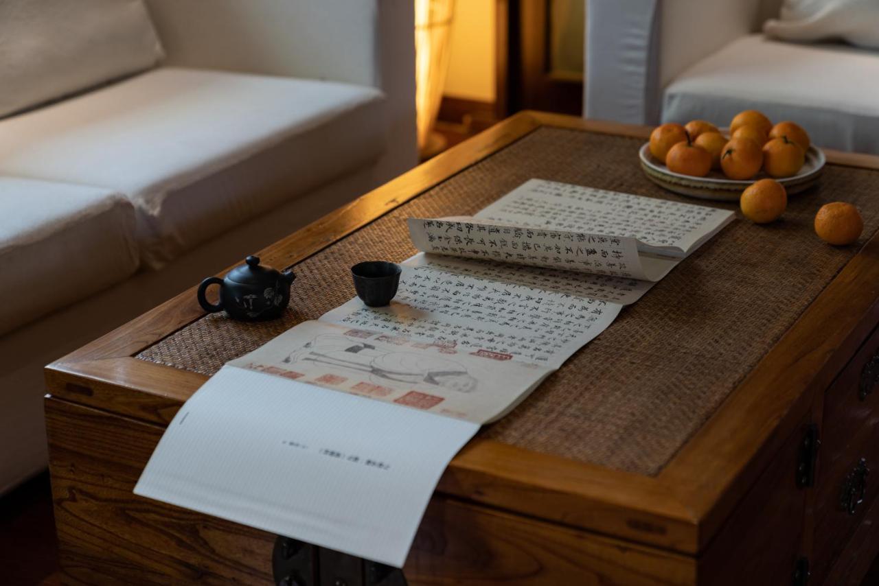 Jun Bo Xuan Boutique Hotel Лицзян Экстерьер фото
