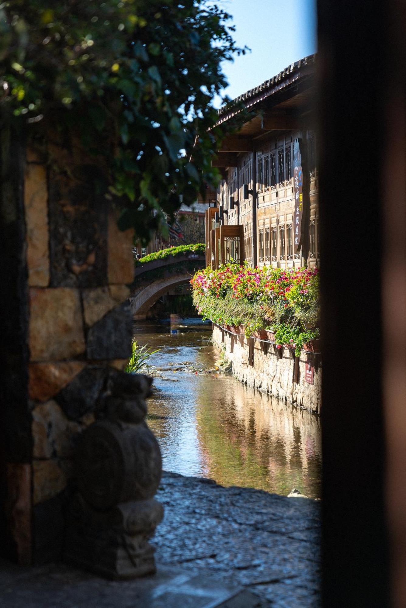 Jun Bo Xuan Boutique Hotel Лицзян Экстерьер фото